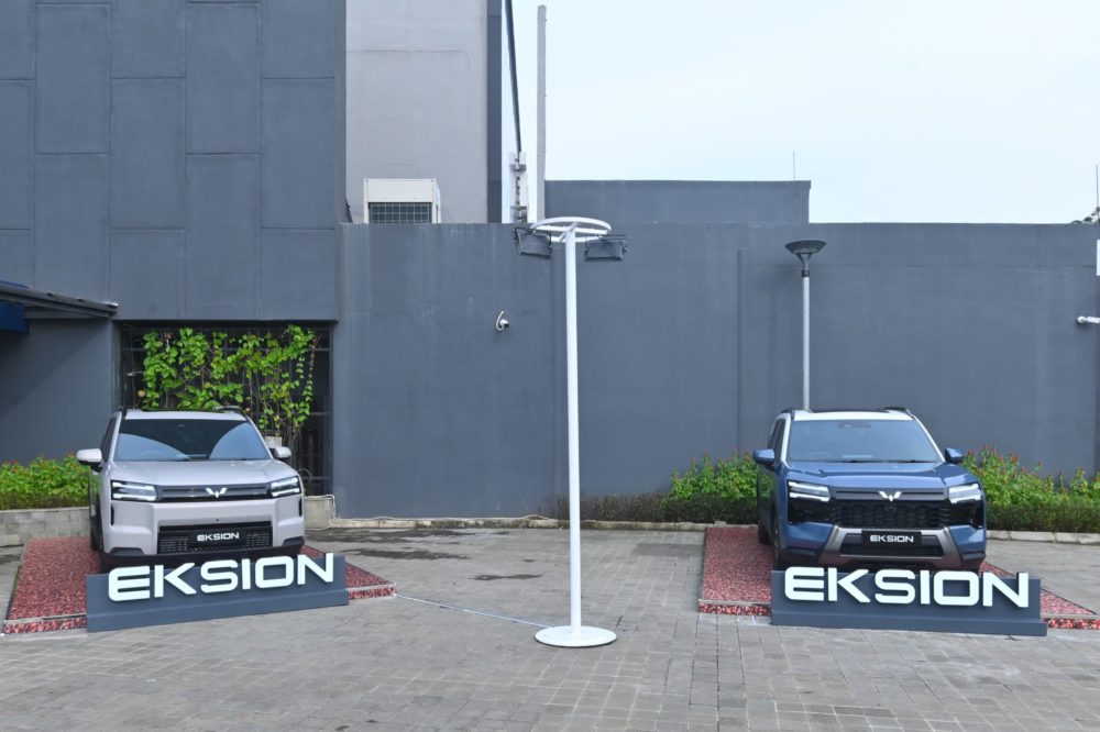 Wuling Eksion hadir sebagai SUV 7 seater pertama di Indonesia yang tersedia dalam pilihan teknologi EV dan Plug in Hybrid 1000x666