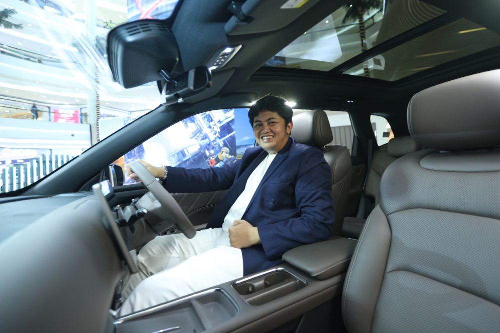 Wuling Eksion yang mengusung semangat Exploring Family Journeys hadir sebagai SUV 7 seater pertama di Indonesia yang dilengkapi dengan pilihan teknologi EV dan Plug in Hybrid 1000x667