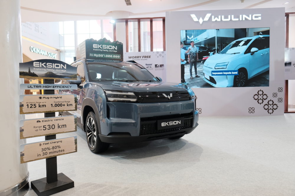 SUV terbaru dari Wuling yang mengusung semangat Exploring Family Journeys tersedia dalam varian EV dan PHEV.JPG 1000x667