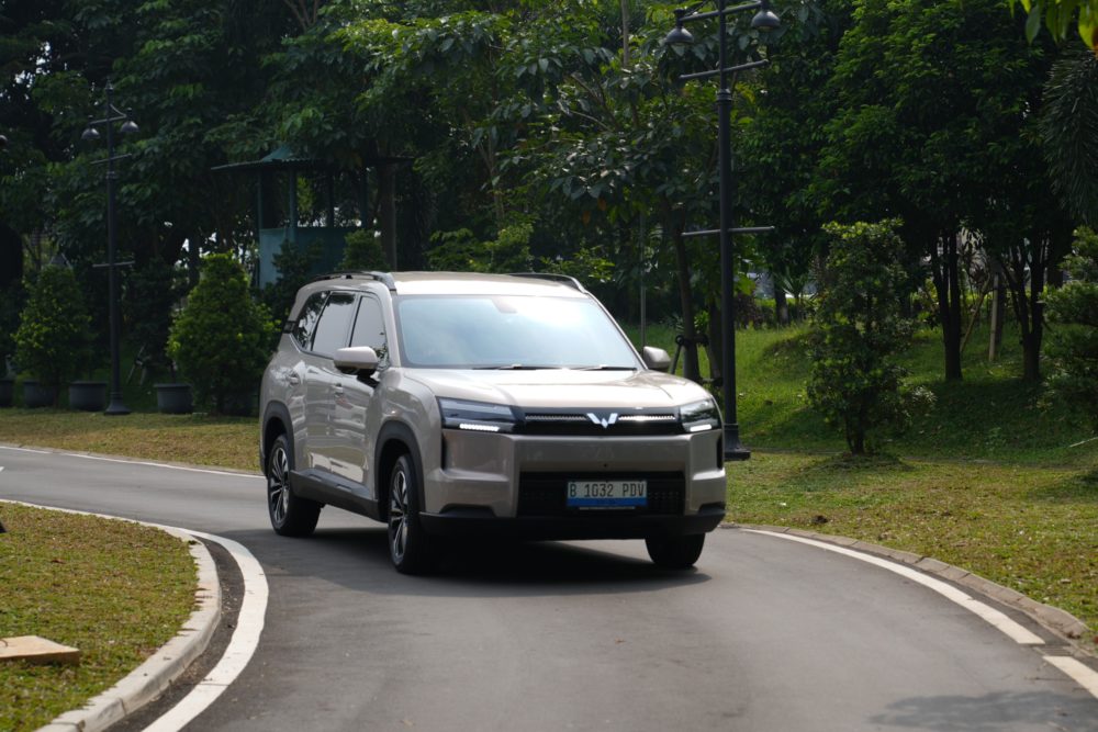 Wuling Eksion mengusung desain Muscular Flowline Design yang menampilkan karakter SUV yang modern dan tegas. Dipadukan dengan tiga pilar utama yaitu Superior Comfort Ultra High Efficiency dan Versa 1000x667