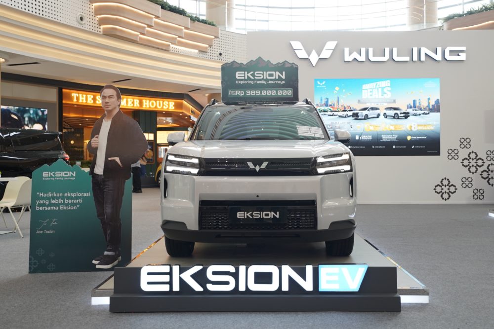 Wuling Eksion tersedia dalam dua pilihan teknologi yaitu EV dan Plug in Hybrid.JPG 1000x667