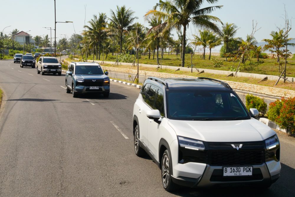 Ada sebanyak 9 unit Wuling Eksion PHEV tipe EX yang digunakan dalam perjalanan ini 1000x667