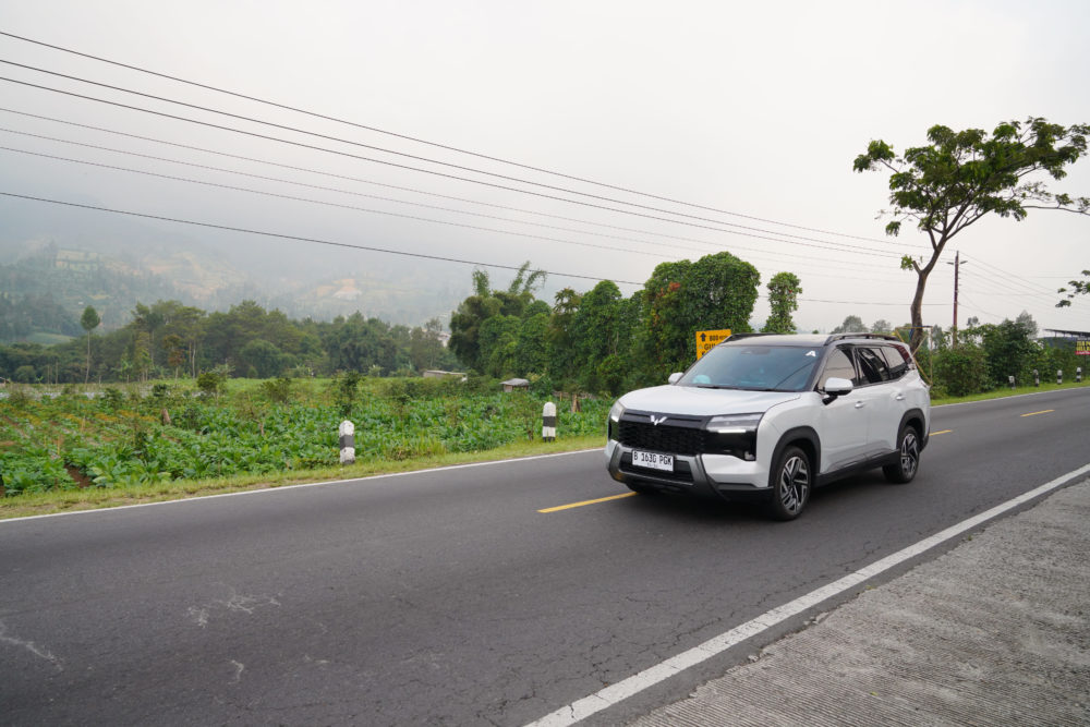 Media Drive Wuling Eksion ajang pembuktian kenyamanan dan kepraktisan dari Wuling Eksion dalam perjalanan jauh di rute pegunungan.JPG 1000x667