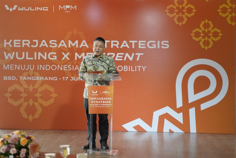 Melalui serah terima kendaraan ini kami berharap kolaborasi antara Wuling dan MPMRent dapat semakin kuat berkelanjutan serta memberikan manfaat bagi kedua perusahaan di masa mendatang 1000x667