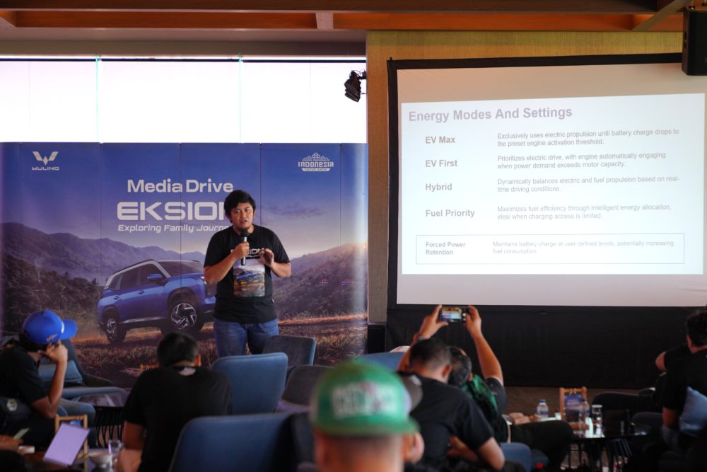 Selama perjalanan rekan media dapat mencoba berbagai konfigurasi Driving Mode dan Energy Mode yang merupakan bagian dari teknologi Ling Power Hybrid System 1000x667