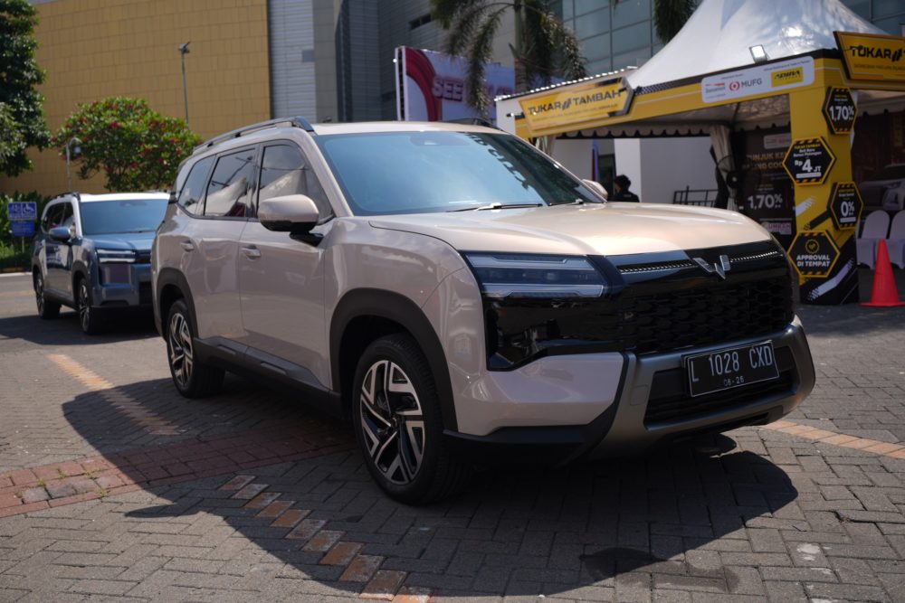 Tersedia lini produk Wuling yang dapat diuji coba langsung oleh pengunjung pameran di area test drive 1000x667
