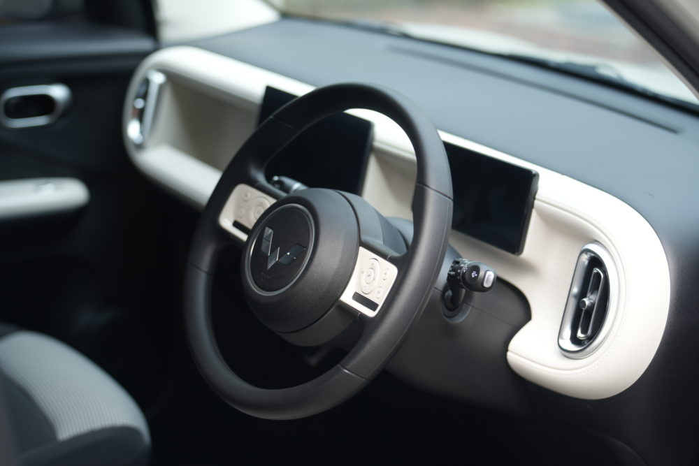 Aira ev menghadirkan nuansa interior ‘Cookies and Cream’ yang memberikan tampilan unik 1000x667