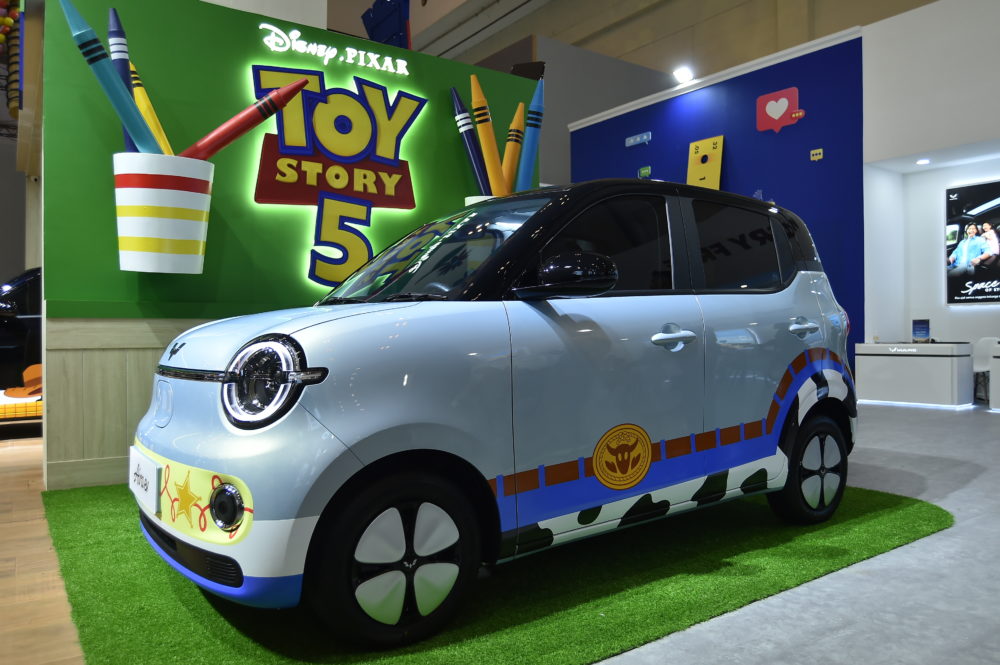 Karakter Jessie melengkapi rangkaian desain decal melalui varian Galaxy Blue dengan tampilan lebih playful colorful dan penuh ekspresi 1000x665