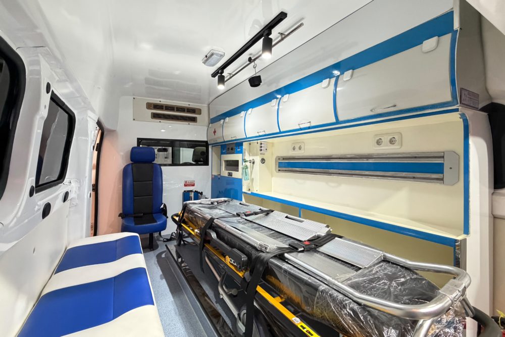 Unit Mitra EV Ambulans yang ditampilkan di pameran EDRR 2026 telah dilengkapi dengan sejumlah perangkat medis sesuai standar gawat darurat 1000x667