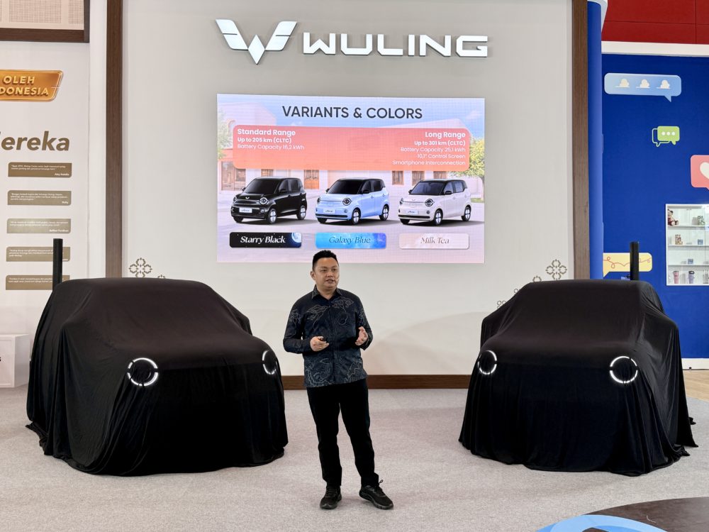 Wuling Aira ev hadir dengan dua pilihan varian Standard Range dengan jarak tempuh hingga 205 kilometer CLTC dan Long Range dengan jarak tempuh hingga 301 kilometer CLTC 1000x750