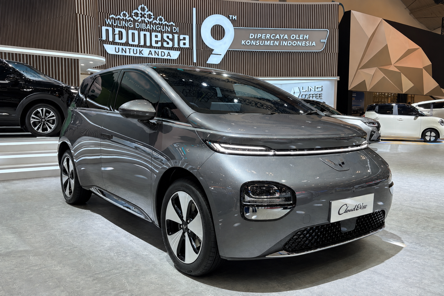 Image Wuling Introduces the New Cloud EV SE as a New Variant of Its Medium Hatchback EV