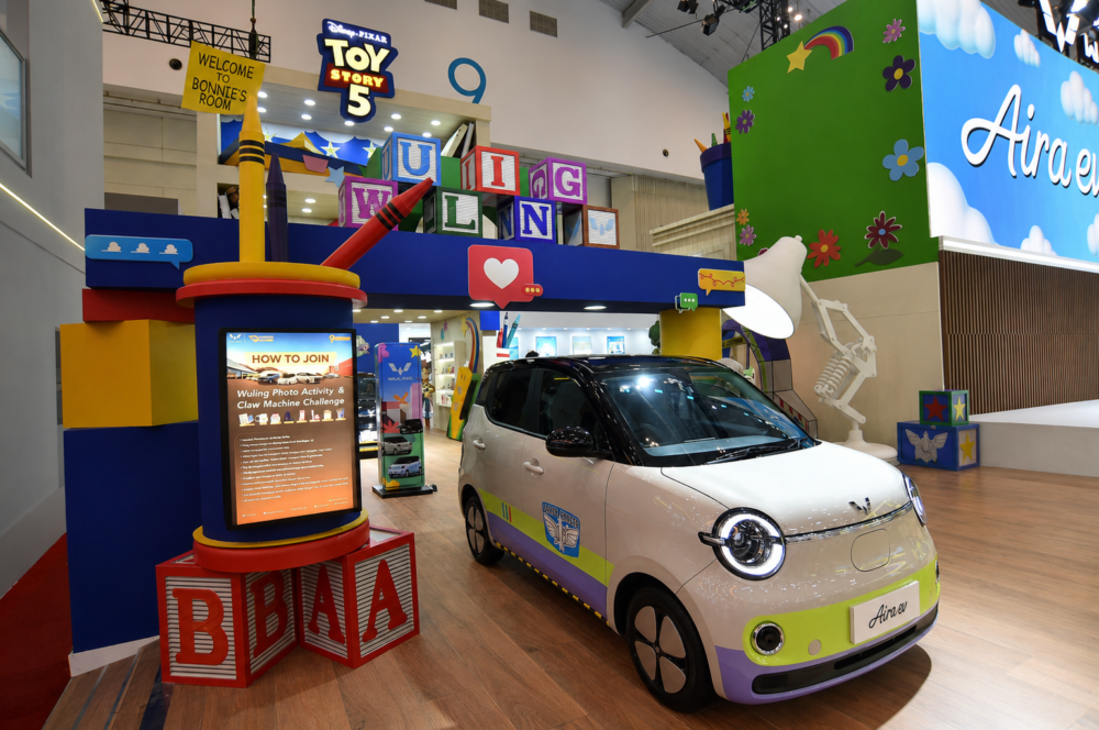 Wuling meraih penghargaan Best Collaboration Passenger Booth melalui kolaborasi corner Disney and Pixar’s Toy Story 5 1000x664