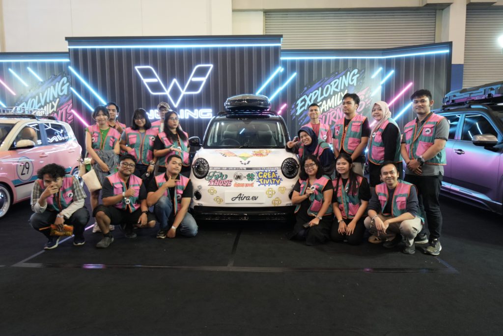 Wuling Aira ev Jadi Kanvas Kreativitas Ilustrator Lokal di IMX 2026